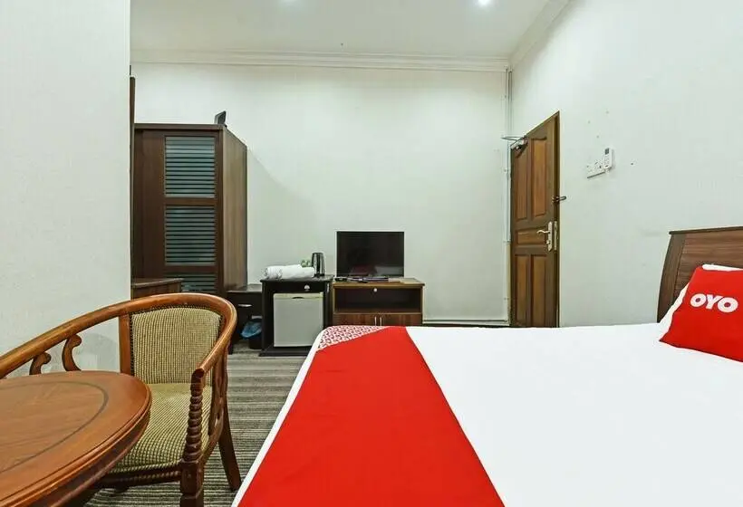 デラックスルーム, Capital O 90434 Marmoris House