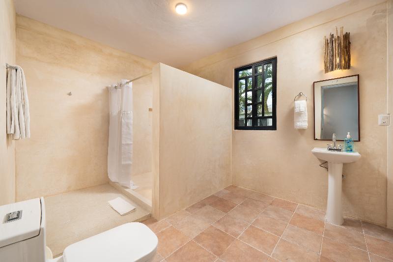 Quarto Estandar, Alito Tulum