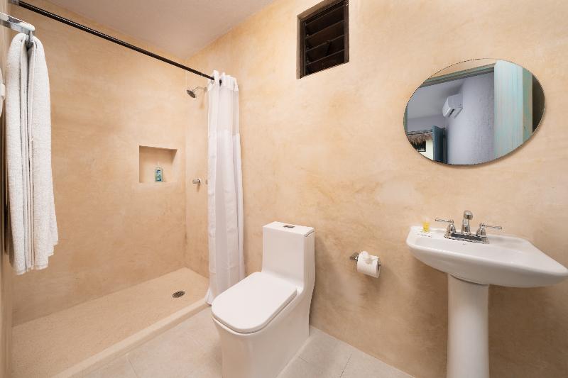 Quarto Estandar, Alito Tulum