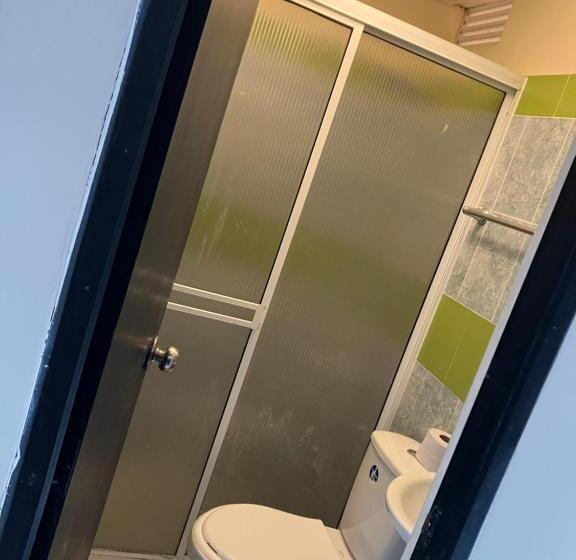 غرفة إقتصادية ثلاثية, La Posada Central