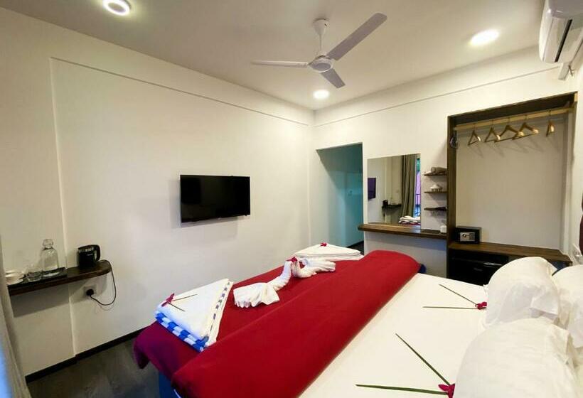 اتاق لوکس با بالکن, Chillax Thoddoo