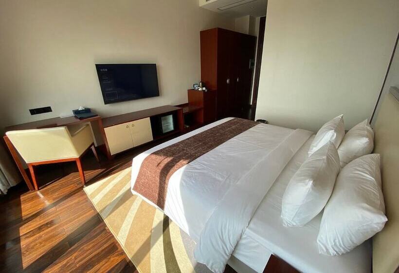 غرفة ديلوكس مطلة على المدينة, V V Hotel Battambang