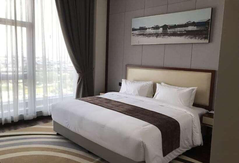 غرفة ديلوكس مطلة على المدينة, V V Hotel Battambang
