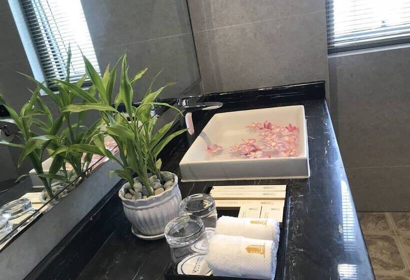 جناح عائلي, V V Hotel Battambang