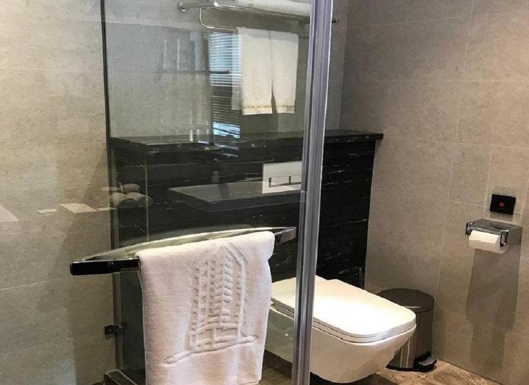 غرفة ديلوكس مطلة على المدينة, V V Hotel Battambang