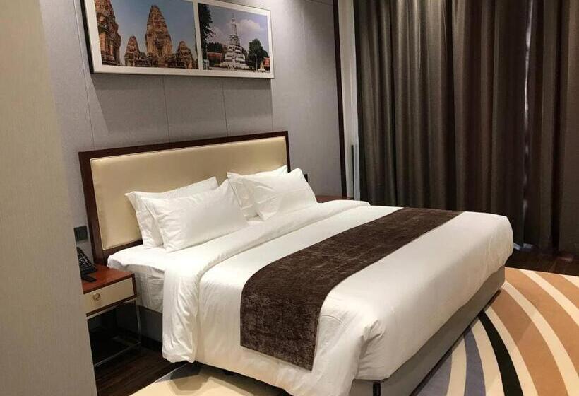 غرفة ديلوكس مطلة على المدينة, V V Hotel Battambang