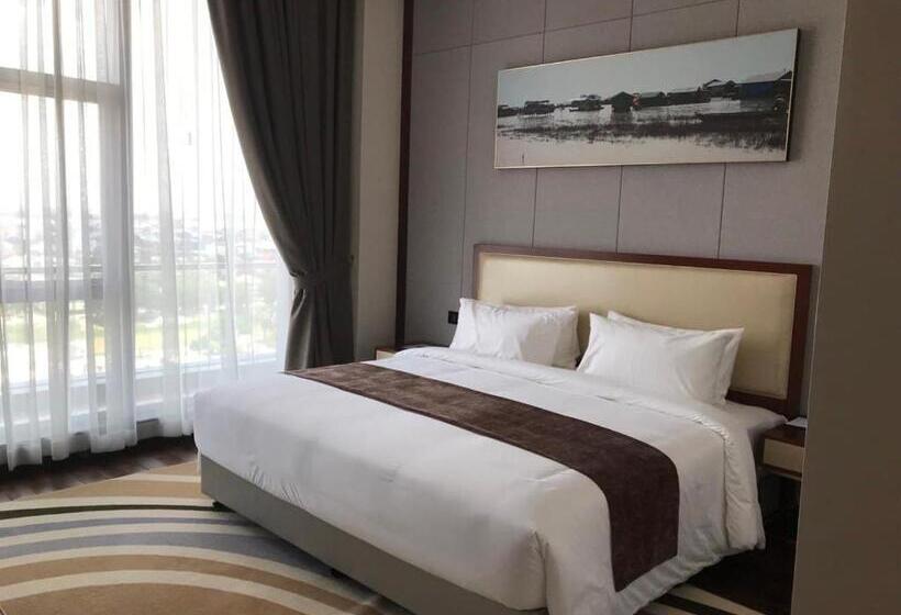 غرفة ديلوكس مطلة على المدينة, V V Hotel Battambang