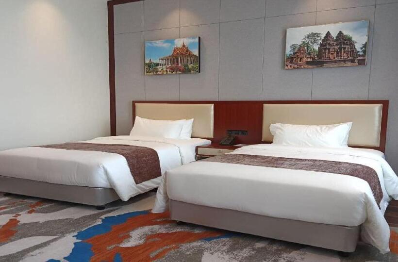 غرفة ديلوكس مطلة على المدينة, V V Hotel Battambang