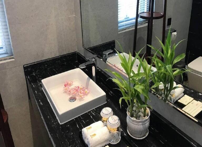 جناح مطل على المدينة, V V Hotel Battambang