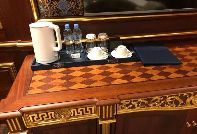 جناح مطل على المدينة, V V Hotel Battambang