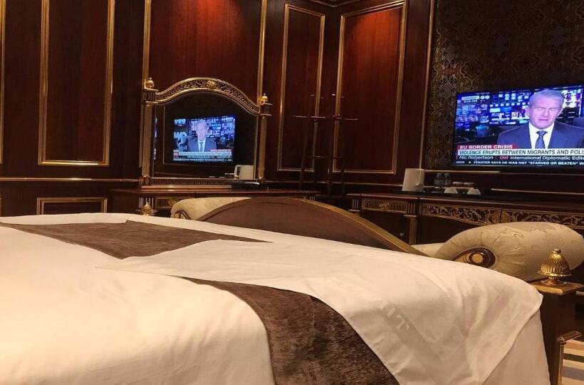 جناح مطل على المدينة, V V Hotel Battambang