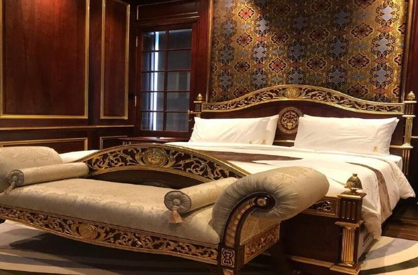 جناح مطل على المدينة, V V Hotel Battambang