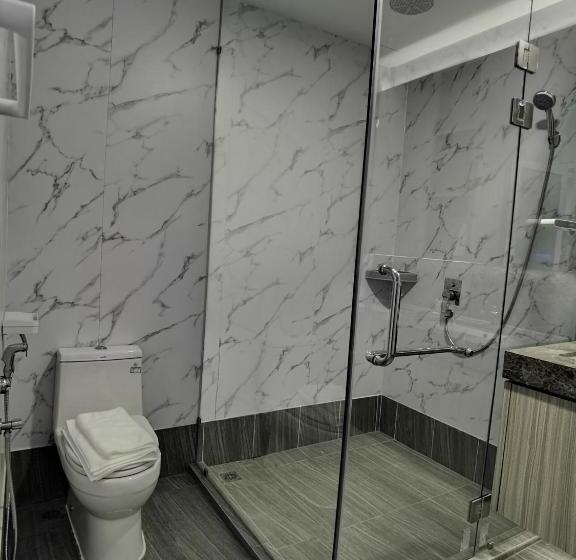 סוויטה אקזקיוטיב, 17