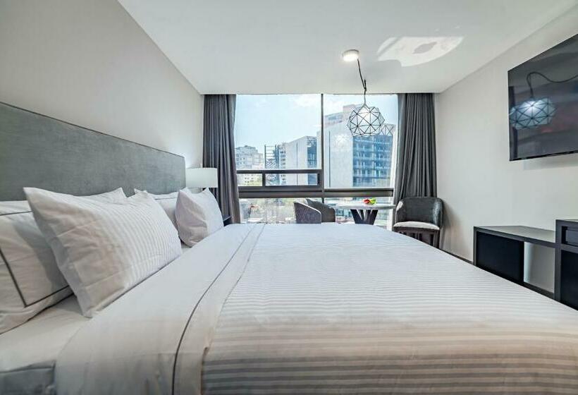 Suíte Júnior, Ph Masarik 17