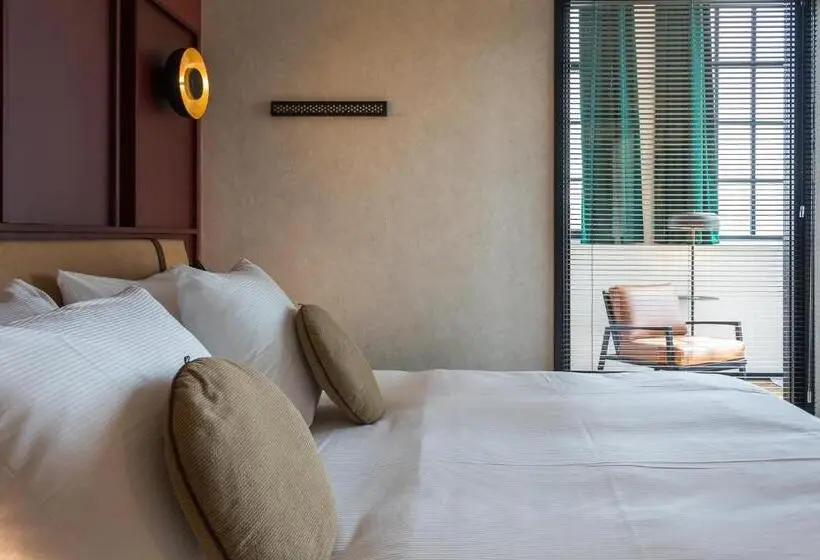 Superior suite with balcony, De Timmerfabriek I Kloeg Collection