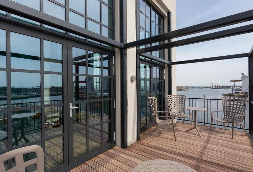 Superior suite with balcony, De Timmerfabriek I Kloeg Collection