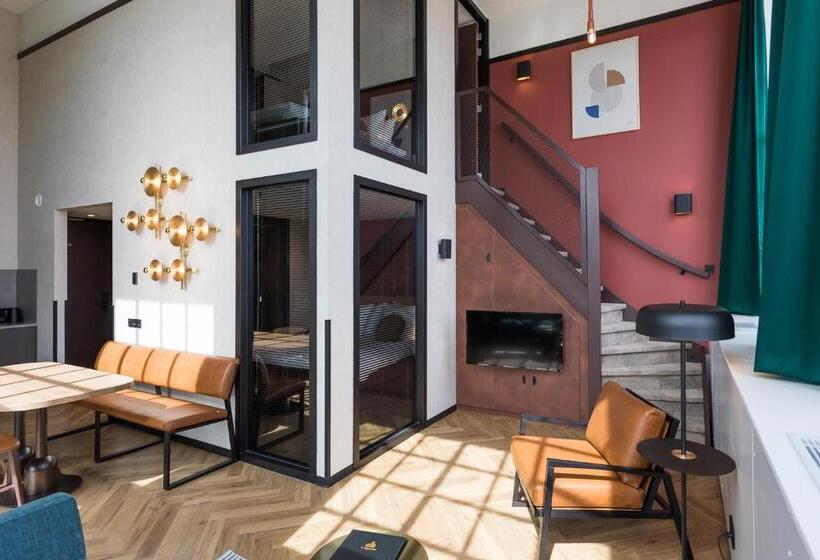 Superior suite with balcony, De Timmerfabriek I Kloeg Collection