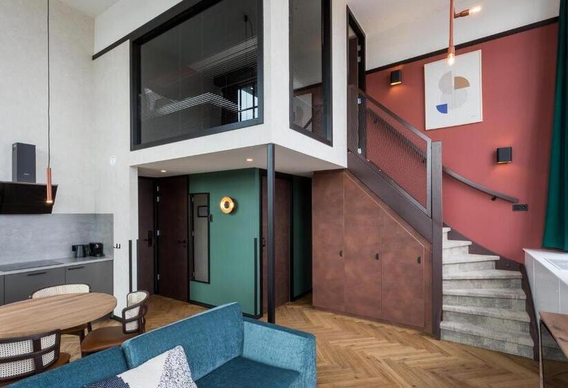 سوییت دوبلکس, De Timmerfabriek I Kloeg Collection