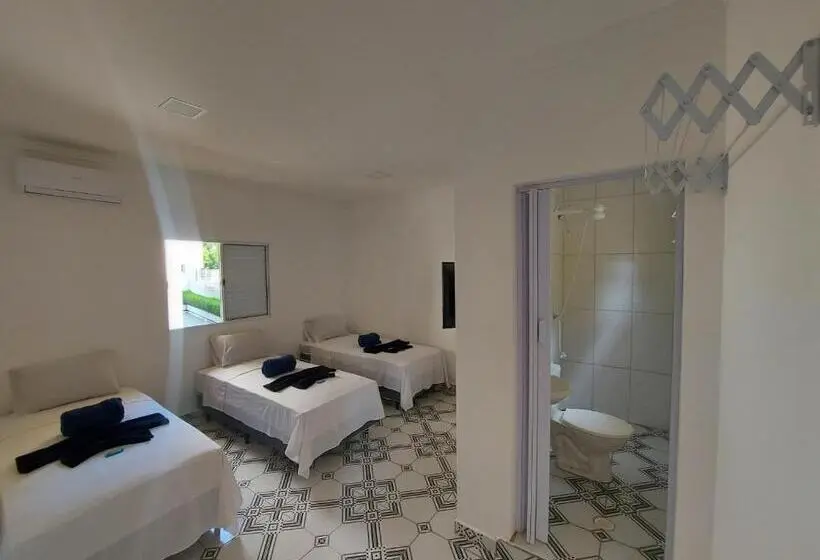 اتاق استاندارد سه نفره, Hospedaria