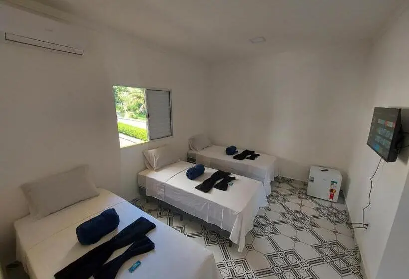 اتاق استاندارد سه نفره, Hospedaria