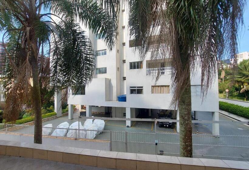 חדר סטנדרט לשלושה, Hospedaria
