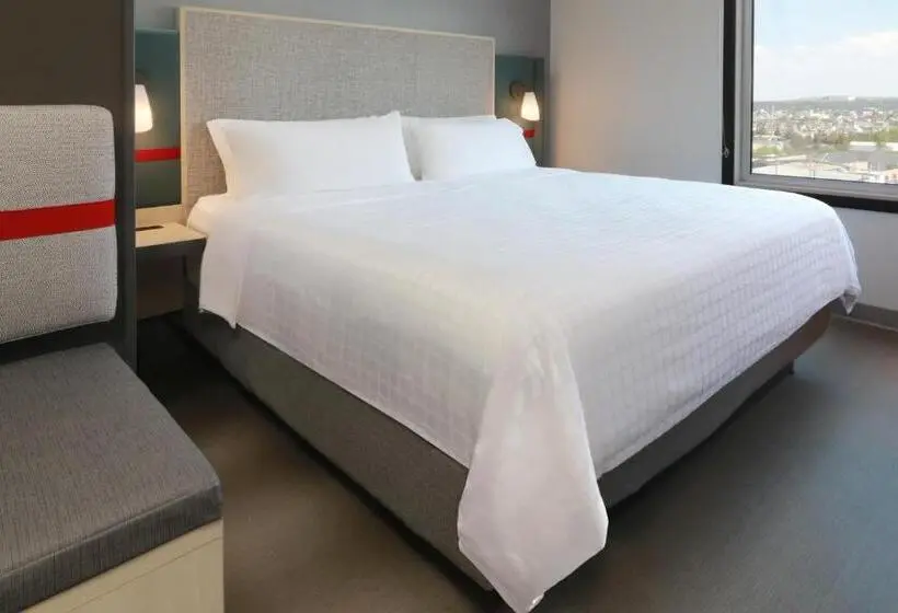 キングサイズベッドのスタンダードルーム, Avid Hotels   Tijuana   Otay By Ihg