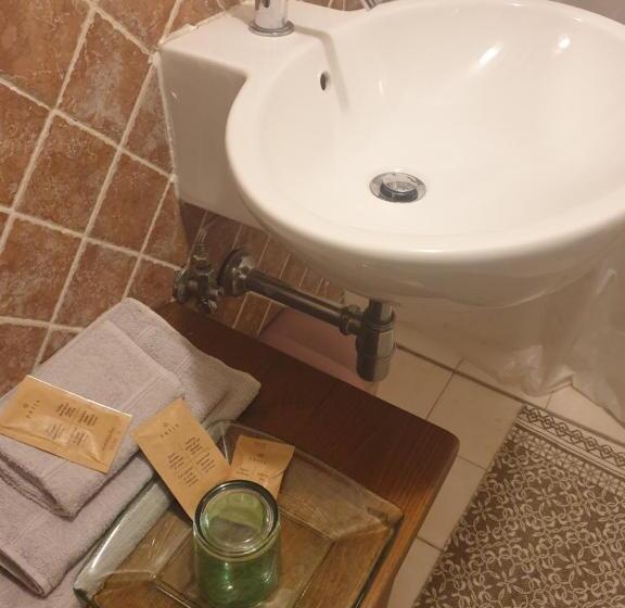 スタンダードルーム, Helga S House  Una Finestra Sul Borgo