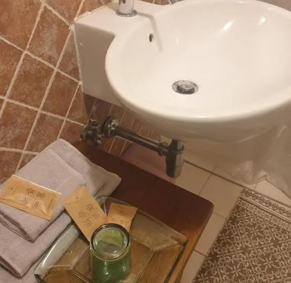 スタンダードルーム, Helga S House Una Finestra Sul Borgo