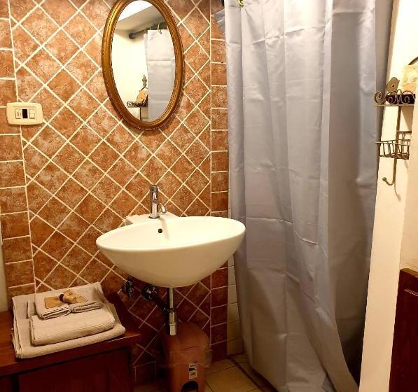 スタンダードルーム, Helga S House  Una Finestra Sul Borgo