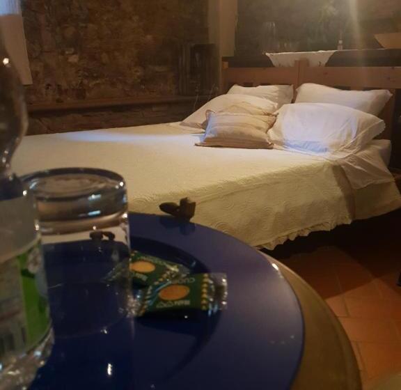 スタンダードルーム, Helga S House  Una Finestra Sul Borgo