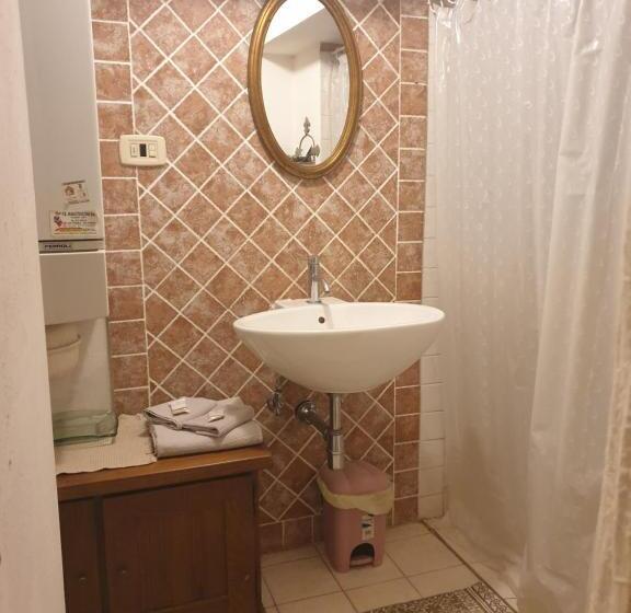 スタンダードルーム, Helga S House  Una Finestra Sul Borgo