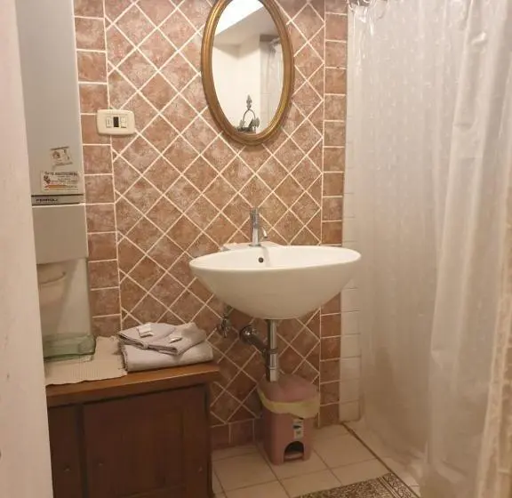 スタンダードルーム, Helga S House Una Finestra Sul Borgo