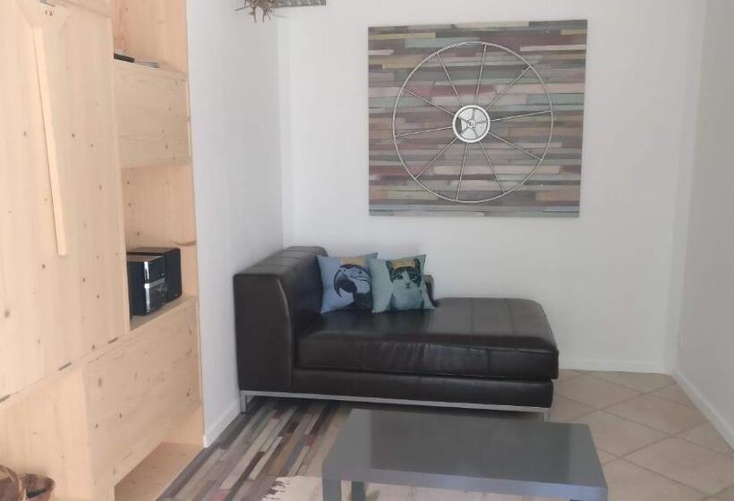 Номер Стандарт, La Touline