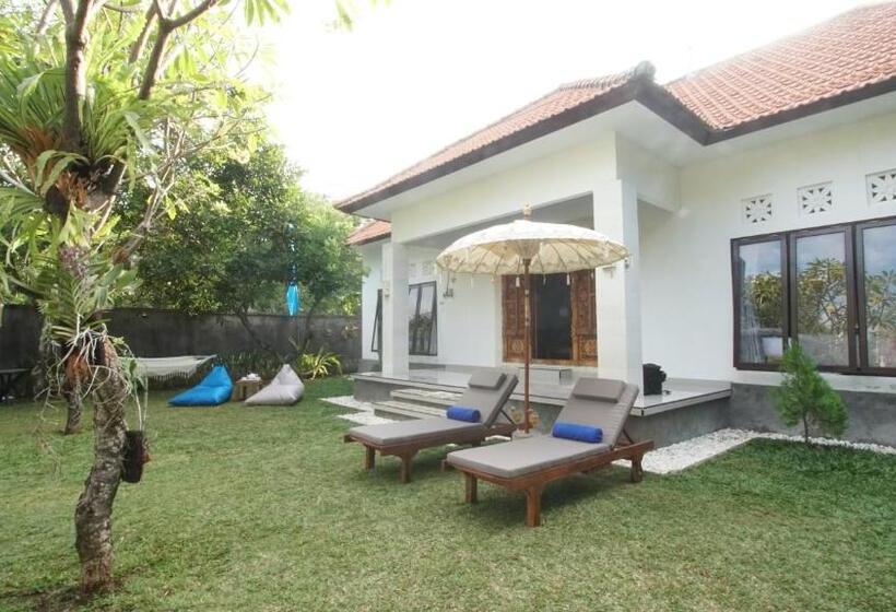 סוויטת 3 חדרי שינה, Gede House Tejakula