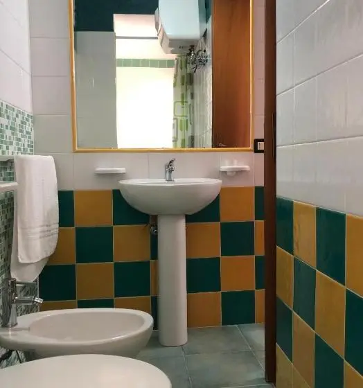 آپارتمان 1 خوابه با چشم‌انداز دریا, Residence Il Melograno