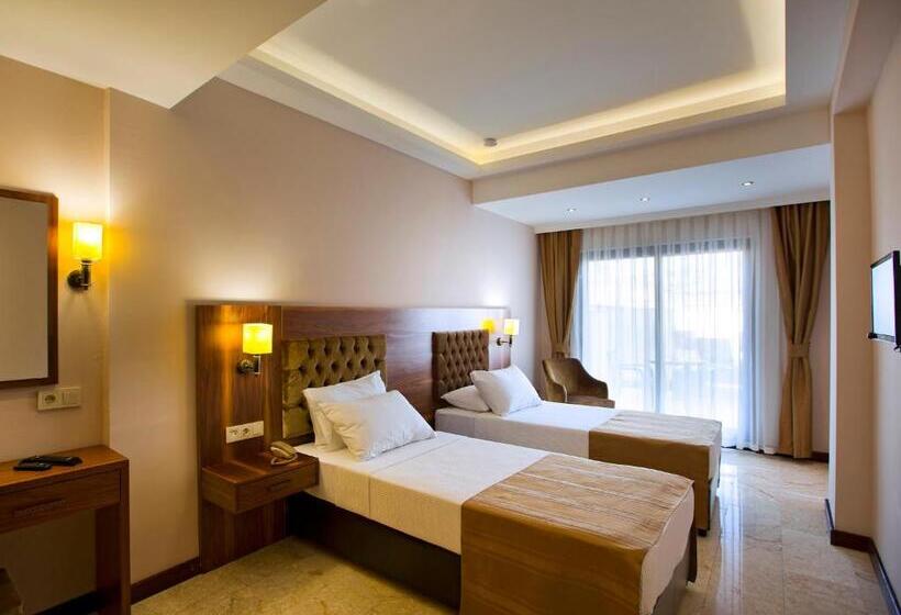 디럭스 트리플 룸, Montana