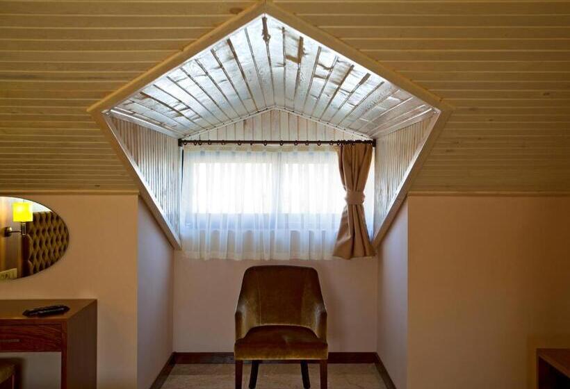 디럭스 트리플 룸, Montana