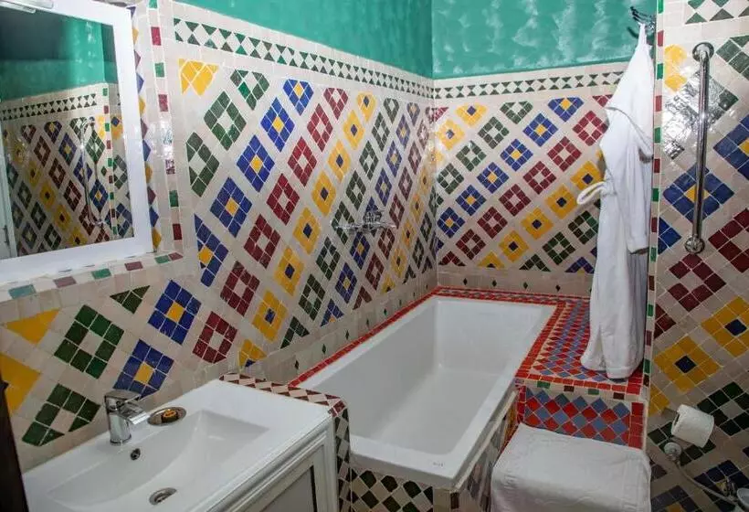 キングサイズベッドのデラックススイート, Ksar Elkabbaba Kasbah & Spa
