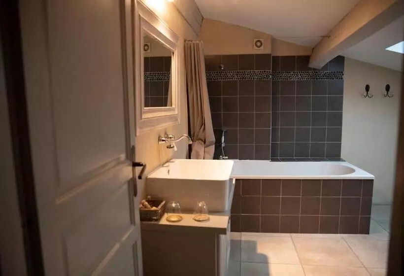 سوییت با چشم‌انداز کوه, Le Couvent D Hérépian   Hôtel & Spa