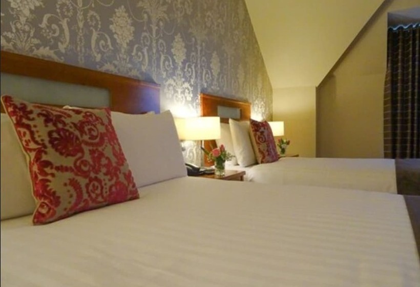 اتاق خانوادگی, Raheen Woods