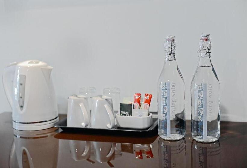 غرفة ديلوكس عائلية, Sixty3