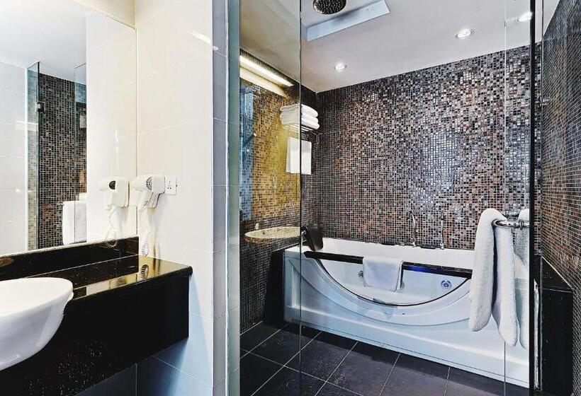 غرفة تنفيذية, Sixty3