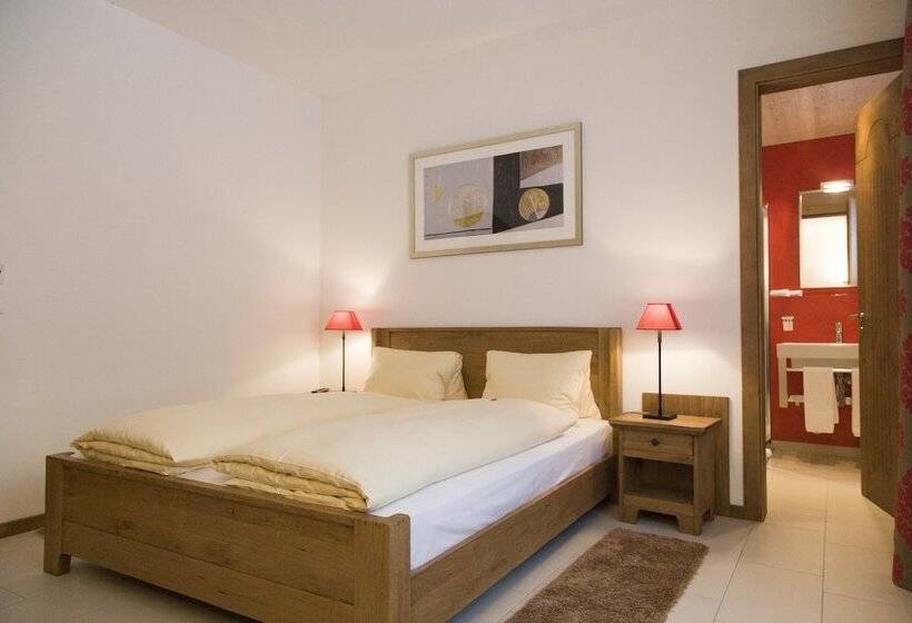 חדר סטנדרט, Station