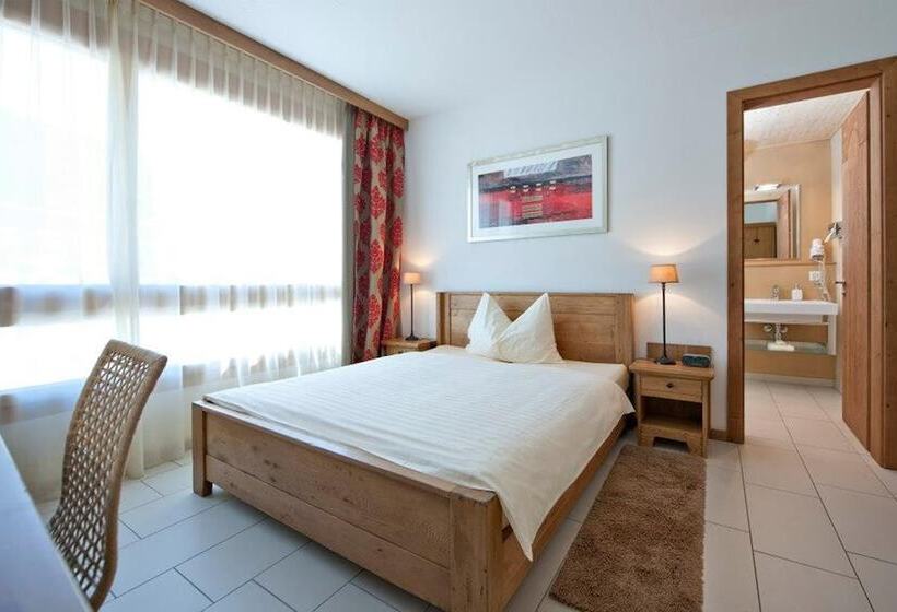 חדר סטנדרט, Station