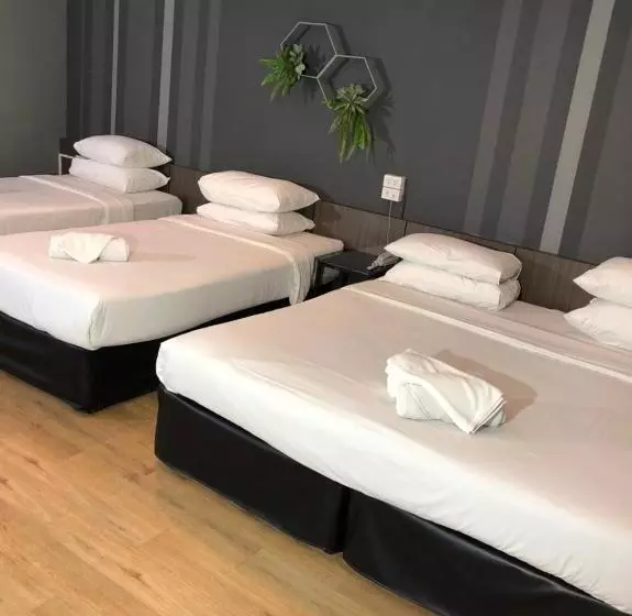 اتاق استاندارد چهار تخته, Paragon Inn