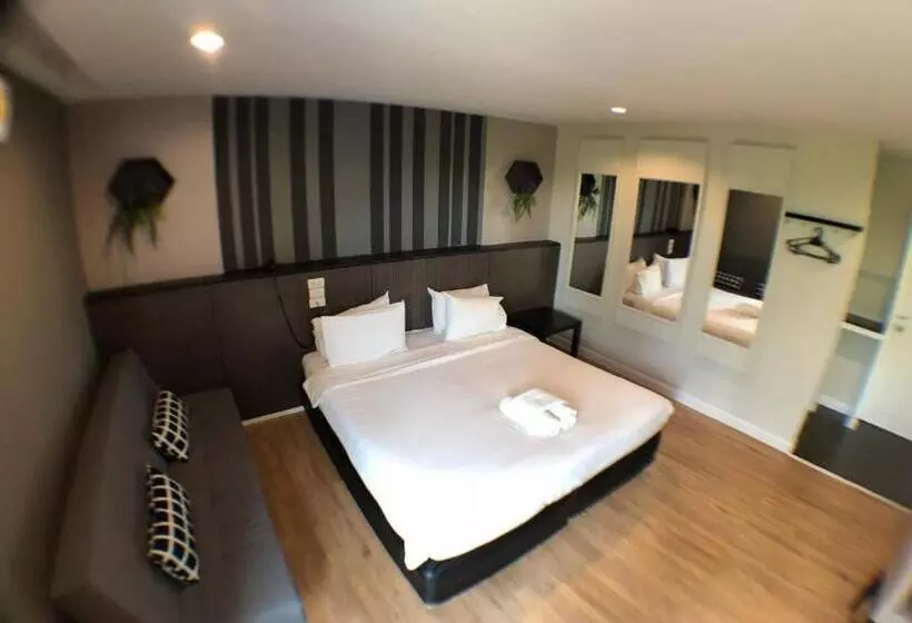 اتاق استاندارد با تخت بزرگ, Paragon Inn