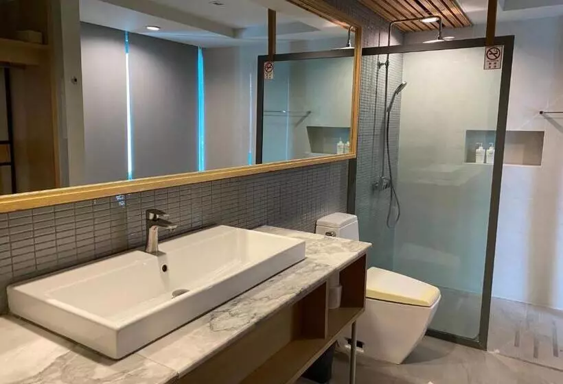اتاق استاندارد با تخت بزرگ, Paragon Inn