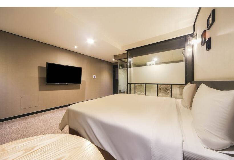 Camera Deluxe, Elysee