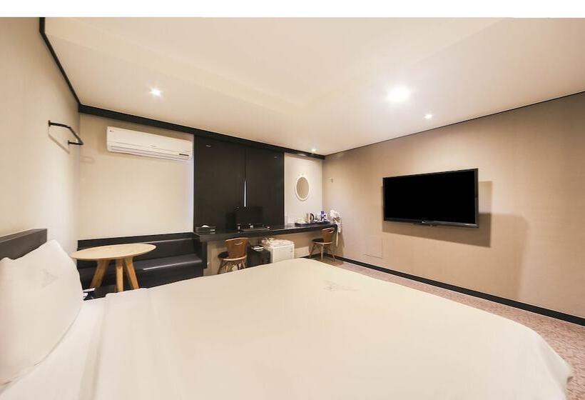 Camera Deluxe, Elysee