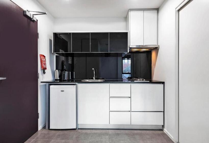 إستوديو قياسى, Pegasus Apart